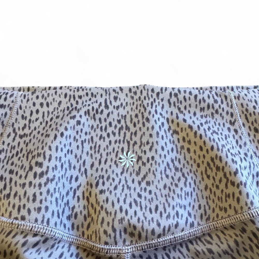 Athleta Salutation Stash Pocket Leggings Shanti Animal - Picture 4 of 7